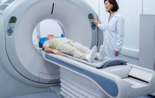 paciente iniciando exame com medicina nuclear