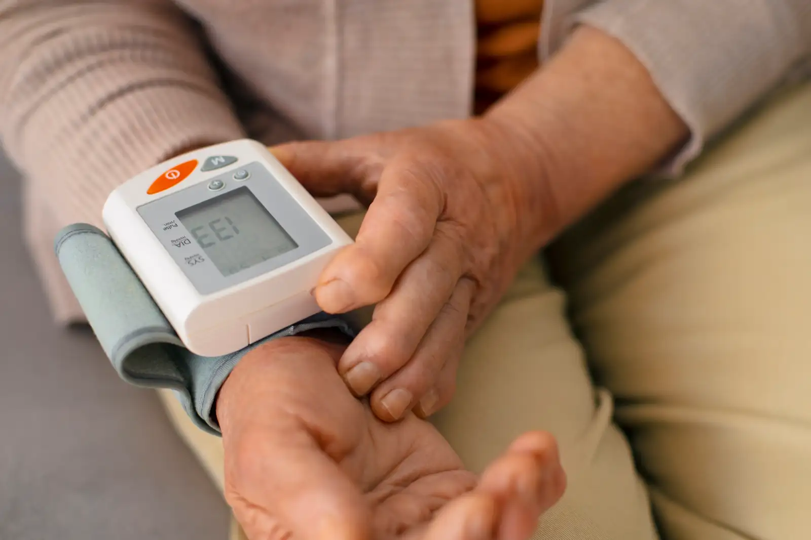 paciente realizando exame sem pedido médico