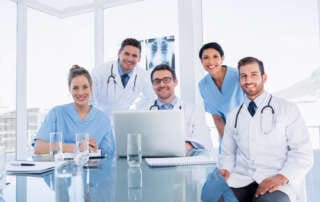 médicos de um serviço de radiologia