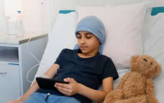 criança em tratamento de Rabdomiossarcoma