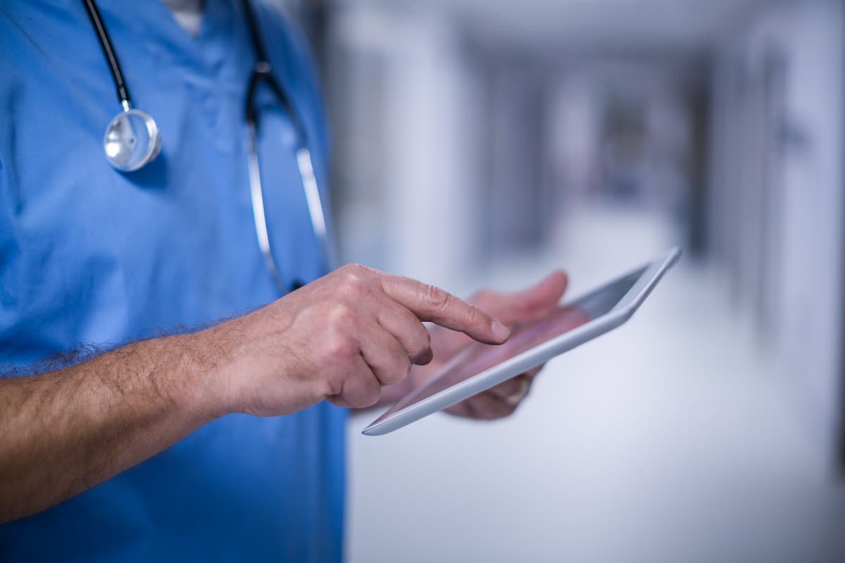 medico utilizando dados clínicos da nuvem medico utilizando dados clínicos da nuvem